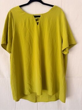 NAIF Women's Top Sz 3XL Olive Green Short Sleeve Mininmalist‎